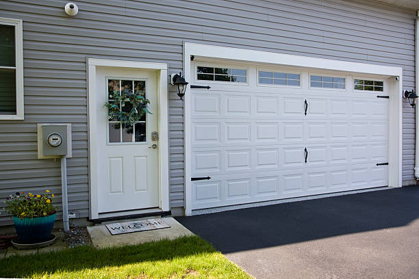 24/7 Emergency Garage Door Panel Replacement experts in Springs, NY